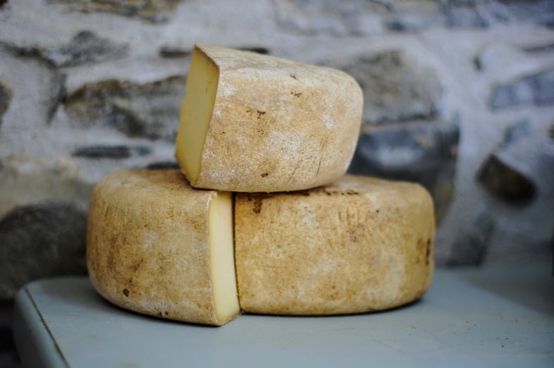 Forme di formaggio stagionato | Sensoryseeds